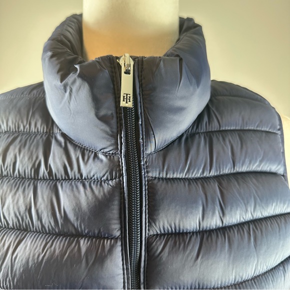 Tommy Hilfiger Navy Packable Lightweight Vest Small NWT Gold Logo Detail - Picture 3 of 12